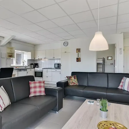 Apartment Henne - 2-5km From The Sea By Interhome *
