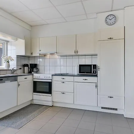 Apartment Henne - 2-5km From The Sea By Interhome